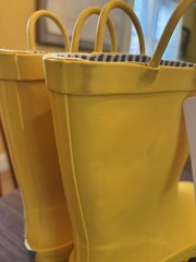 Hisea Rain Boots/Kids/Yellow Rubber Boots Youth Size 2 Little Kid/Worn To Try On