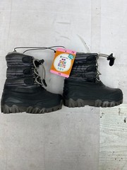 New Member’s Mark Kids Snow Boots Lined Size 7/8 Green Blue Accents AM23