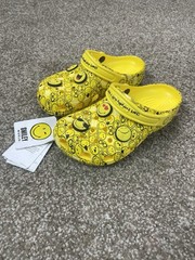 Crocs X Smiley World Classic Clog Yellow Womens 6 / Juniors 4 RARE PRINT