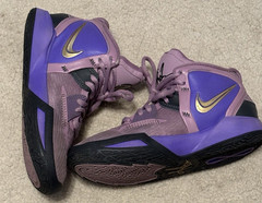 Size 4Y – Nike Kyrie 8 Infinity Mid Amethyst Wave EUC