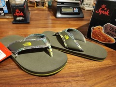 Size 2 The North Face Kids Base Camp Flip-Flop Taupe Green Sulphur Spring Green