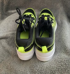 Size 6.5 Nike Cosmic Runner GS