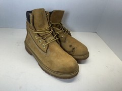Timberland classic boots Size 4.5 Boys (12709 3925)