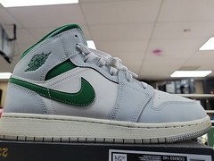 Jordan 1 Mid Summit White/Pine Green Size 7y