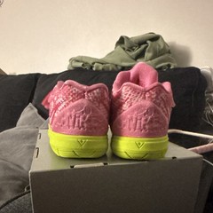 Nike Kids Kyrie Sponge Bob and Patrick Pink Yellow Athletic Sneakers Dot Sz 3c