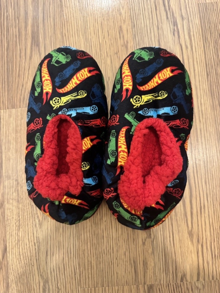 Hot Wheels Fuzzy Fleece Lined Soft Slippers With Grips Size S/M Toddler 2-4T
