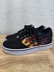 Heelys Pro 20 Black Red Flame Print Lace-Up Skate Wheel Sneaker Shoes big kid 4