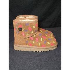 UGG Toddler Mini Bailey Button Logo Print Chestnut Boots 1153635T Size 9