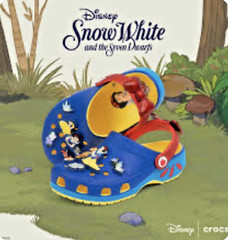 Crocs X Disney Junior Size J2 Snow White Classic Clogs Slip On Shoes Princess