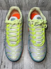 Nike AirMax Plus Spring Colors ‘Big Kids’ Sz. 7Y Unisex✨