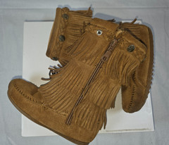 Minnetonka Child’s 3-Layer Fringe Boots – Dusty Brown, Size 10
