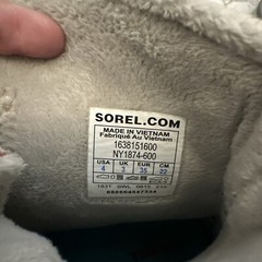 Sorel Kids Sz 4 US Glacy Explorer Shortie Snow Boot Pink Gray Red NY1874-600