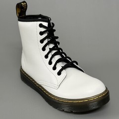 Kids Dr. Martens ZAVALA Lace Up Boots 6″ white leather Little kid Sz 2