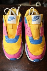 Nike Air 90 GS max multicolor Yellow Blue & Pink 5y