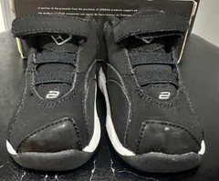 Jumpman Derek Jeter Official Black Metallic Silver VERY RARE STYLE KIDS 3C Shoes