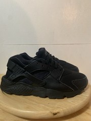 Nike Air Huarache Run Low Triple Black Youth Size 7 ** No Box**