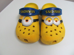 Crocs Minions Clog Sandals Fun Character summer Shoes Yellow Blue Kids Size 11