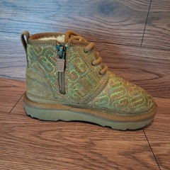 UGG Kids‘ Neumel II Boots Size 11 / EU 28.5 Brown Suede Great Condition