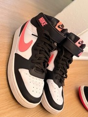 Nike Court Borough Mid 2 GS Mid Top Black/White/Pink 6Y Hook & Loop