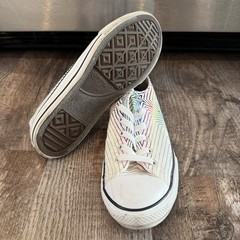 Converse Chuck Taylor All Star Low Junior Size 6 Lace Up Iridescent Rainbow Star