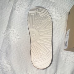 UGG Goldenstar Clog Chestnut Suede – Size 6 Adjustable Strap Logo