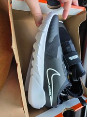 Size 7 (GS) – Nike Flex Runner Low Black – AT4662-003