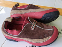 Crocs Unisex Toddler Size J1 Red Brown Leather Non-Slip Slip On Shoes Sneakers