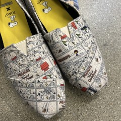 TOMS X Peanuts Tiny Alpargata Snoopy Comics Tan Felt Slip-on Shoes Woman 9