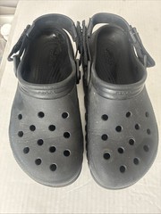 Crocs Clogs Size Kids J 6 Sandals Slip Ons in Classic Black for 9.5 inch foot
