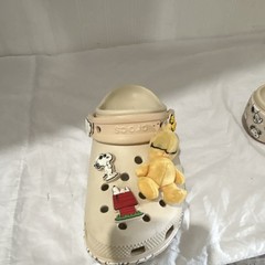 Crocs Classic Clog Peanuts Snoopy Woodstock Beige Kids US 6 Slip-On