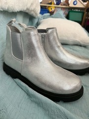 Sonoma Rovie Silver Chelsea Boot Memory Foam Zipper Unisex Kids Size 2