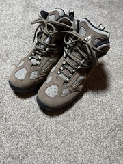 Vasque Breeze waterproof hiking boots Youth Size 4 M