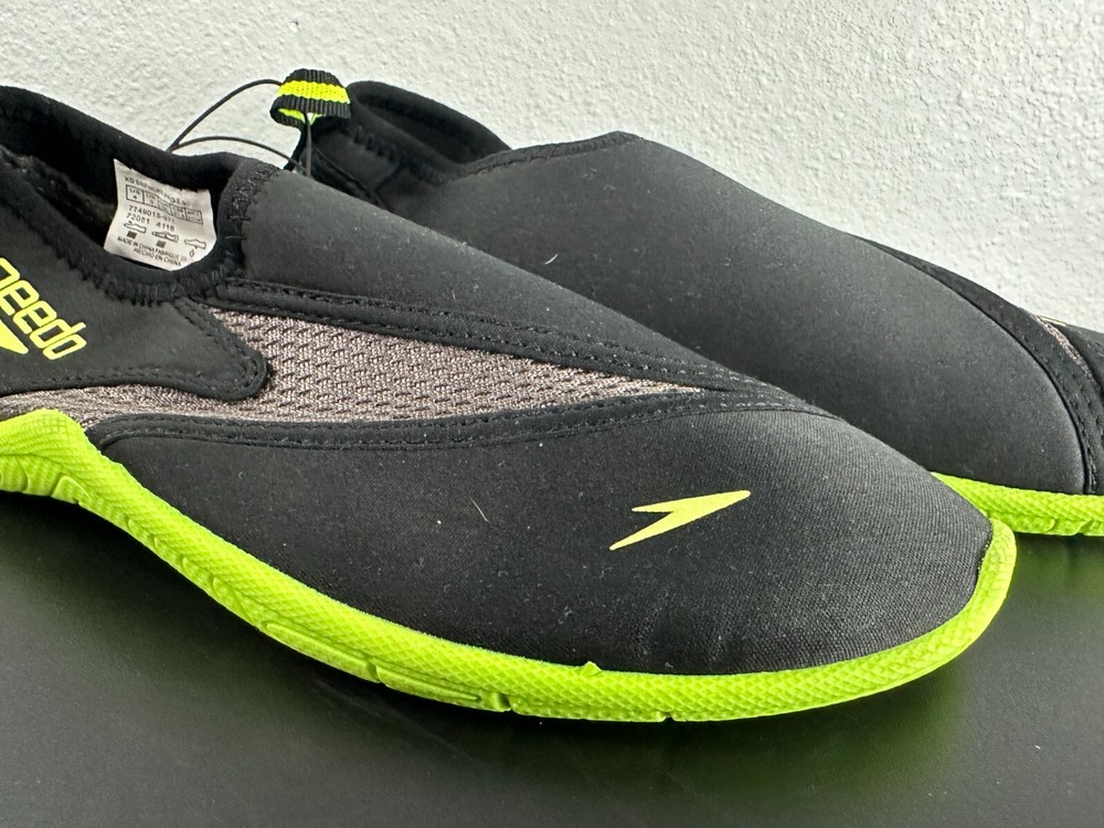 Speedo Kids Black and Yellow Surfwalker Pro 2.0 Water Shoes Size 4 USA NEW