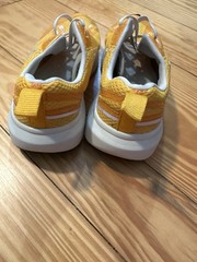 VEJA Kids Small Canary Light Alveomesh sneaker in yellow Size 3 Pre-owned