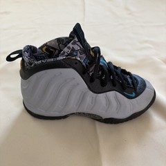 Nike Little “Penny” Graffiti Posite One – Wolf Grey/Blue – Kids 1Y