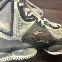 Nike Boys Shoes LeBron 19 SE Mid White Metallic Gold Size 7Y