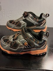 kids starter sneakers Size 9