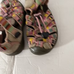 KEEN Newport Kid Size 10 US Pink Drawstring Waterproof Hiking Sandals Washable