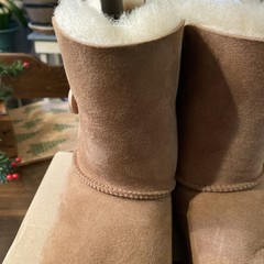 [1017400K-CHE] Kids UGG K BAILEY BUTTON II Size 6 EUC Box Chestnut