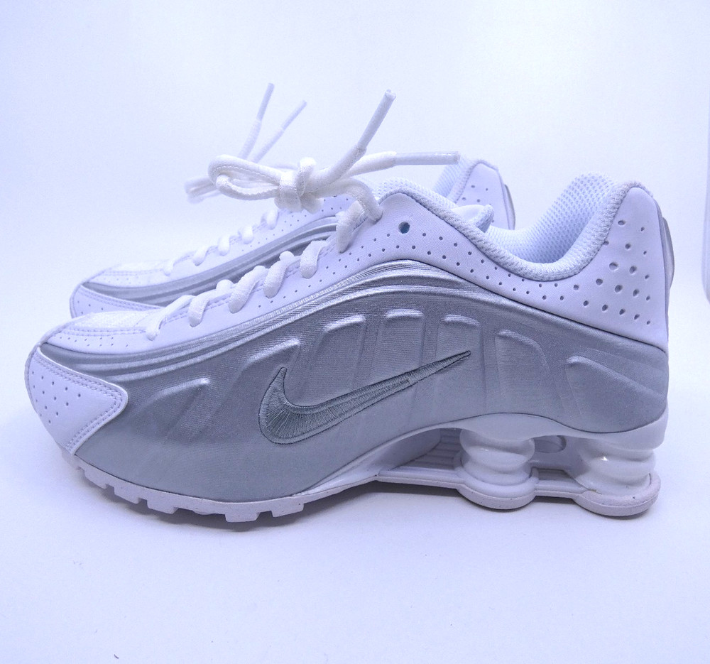 Nike Shox R4 ‚White Metallic Silver‘ 2025 (GS) Sneakers CW2626-101 Sz 6.5 Y