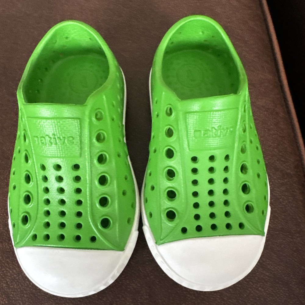 NEW Native Jefferson Vivid Green Shell White Unisex Shoes Toddler/Kids Size 5C