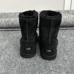 UGG Classic Short Boots Kids Size 4 Black Suede Sheepskin Fur Lined 1017703K