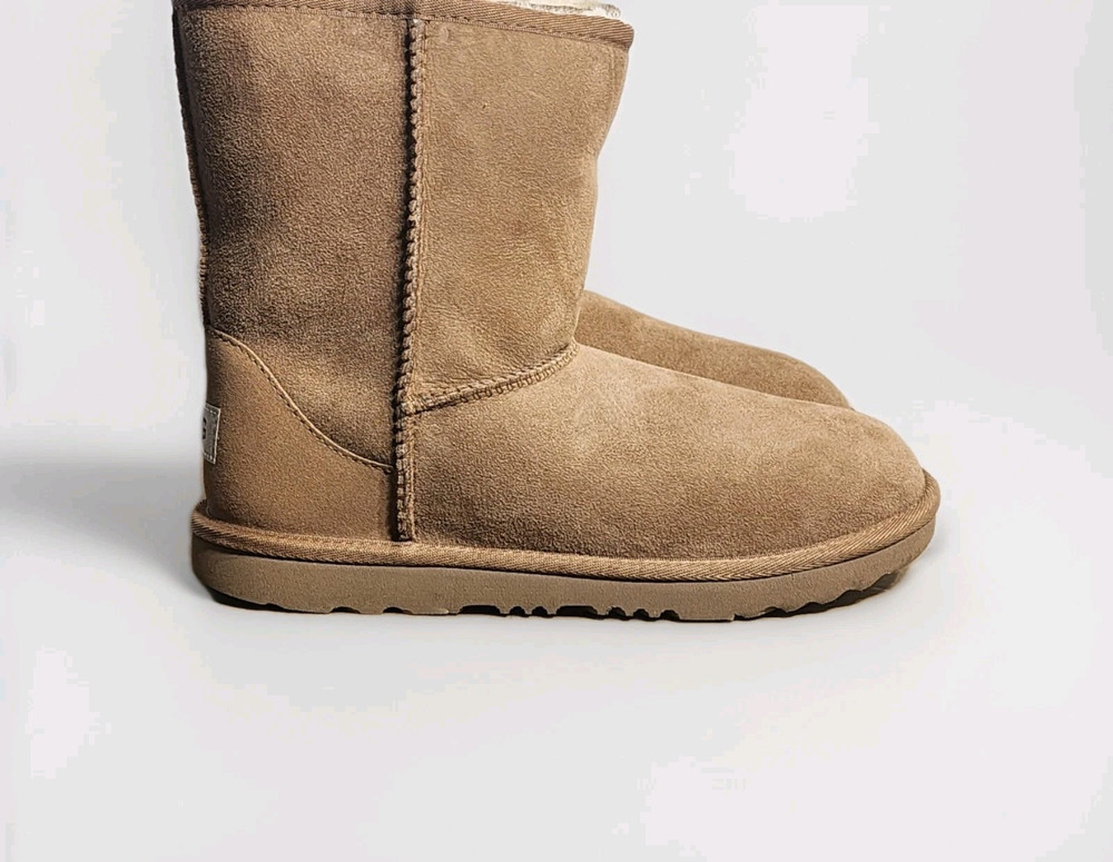 UGG Classic II Short Cuff Boots 1017703K Black Sheepskin Sz 5