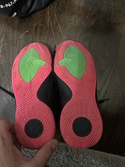Size 6 (GS) – Nike Kyrie Flytrap 2 Low Black Hyper Pink