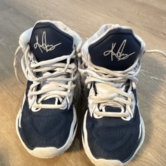 Nike Kyrie Kids Basketball size 6