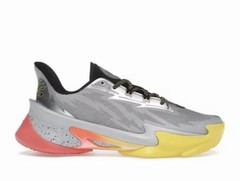 Under Armour Curry Series 7 – Iron sharpens Iron – Size 7Y