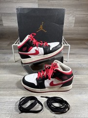 Nike Air Jordan 1 Mid Very Berry 554725-016 GS Size 6Y With Box & Xtra Laces