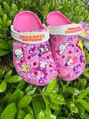 Crocs Classic Hello Kitty And Friends J1 Brand New with Tags Fast Shipping. 🌸