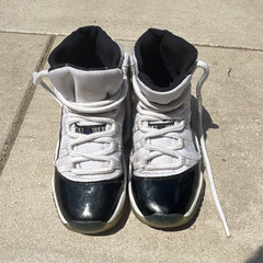 Jordan Air Jordan 11 White/Black Mid Top Leather Lace-Up Sneaker Kids 4.5Y