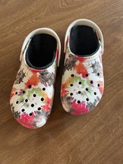 Crocs Classic Felt Lined Tie Dye Graphic Junior Girls Sandals Size 4 J